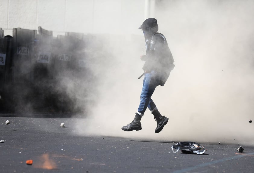 Vandalizan embajada de EUA por muertes de George Floyd y Giovanni López en CDMX