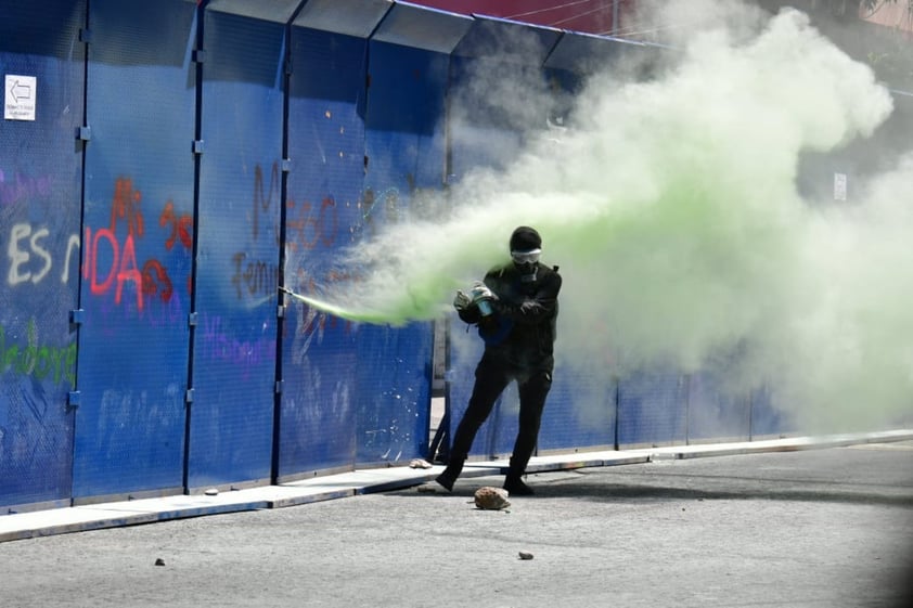 Vandalizan embajada de EUA por muertes de George Floyd y Giovanni López en CDMX