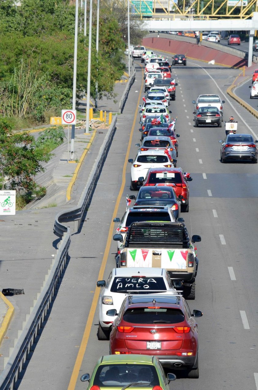 Ciudadanos protestan en diversos puntos de México en contra de AMLO