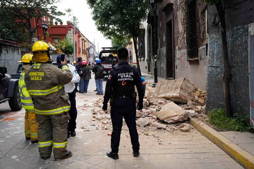 El epicentro fue a 12 kilómetros al sureste de Crucecita, Oaxaca