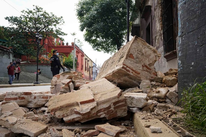 El epicentro fue a 12 kilómetros al sureste de Crucecita, Oaxaca