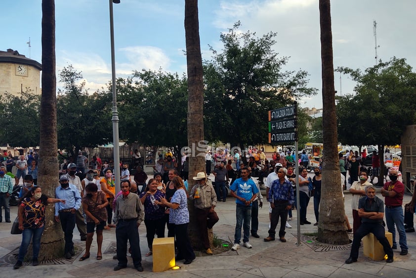 Autoridades dispersan reunión en la Plaza de Armas de Torreón