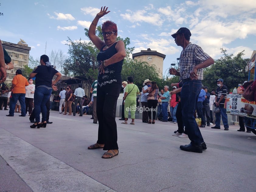 baile plaza de armas


 baile plaza de armas