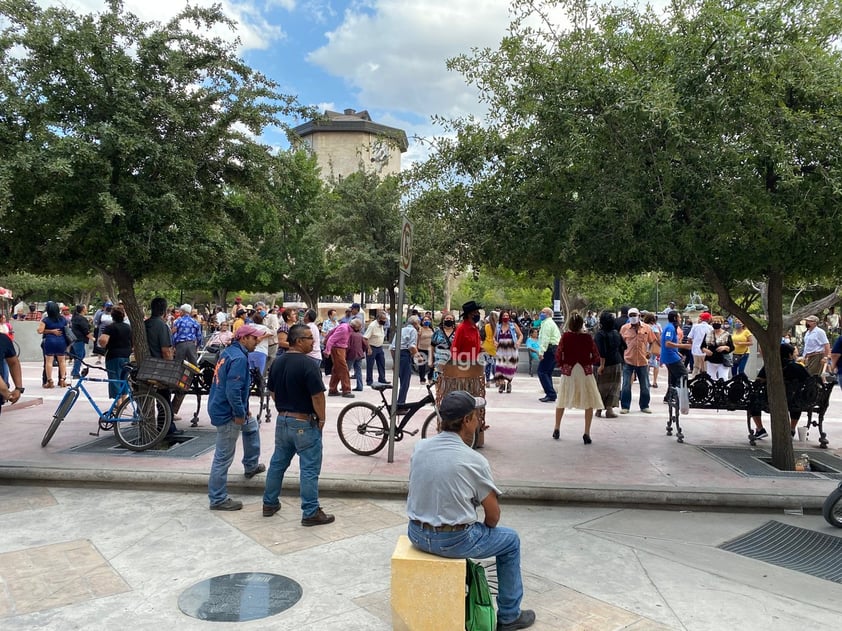 baile plaza de armas


 baile plaza de armas