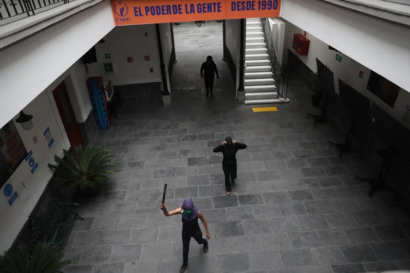 Exigen renuncia de la titular, Rosario Piedra