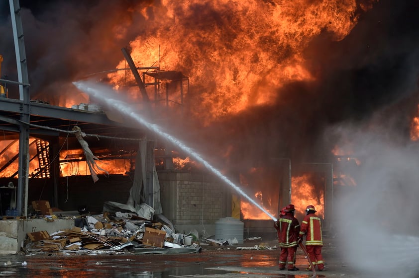 Asimismo, añadió que las fuerzas de Interior han cerrado varias calles alrededor del puerto, que quedó destruido en gran parte hace poco más de un mes.