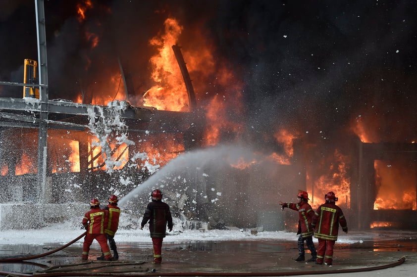 Asimismo, añadió que las fuerzas de Interior han cerrado varias calles alrededor del puerto, que quedó destruido en gran parte hace poco más de un mes.