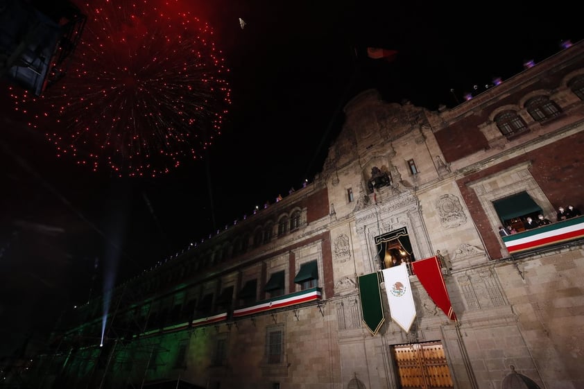 En plena pandemia, encabeza López Obrador Grito de Independencia desde Palacio Nacional