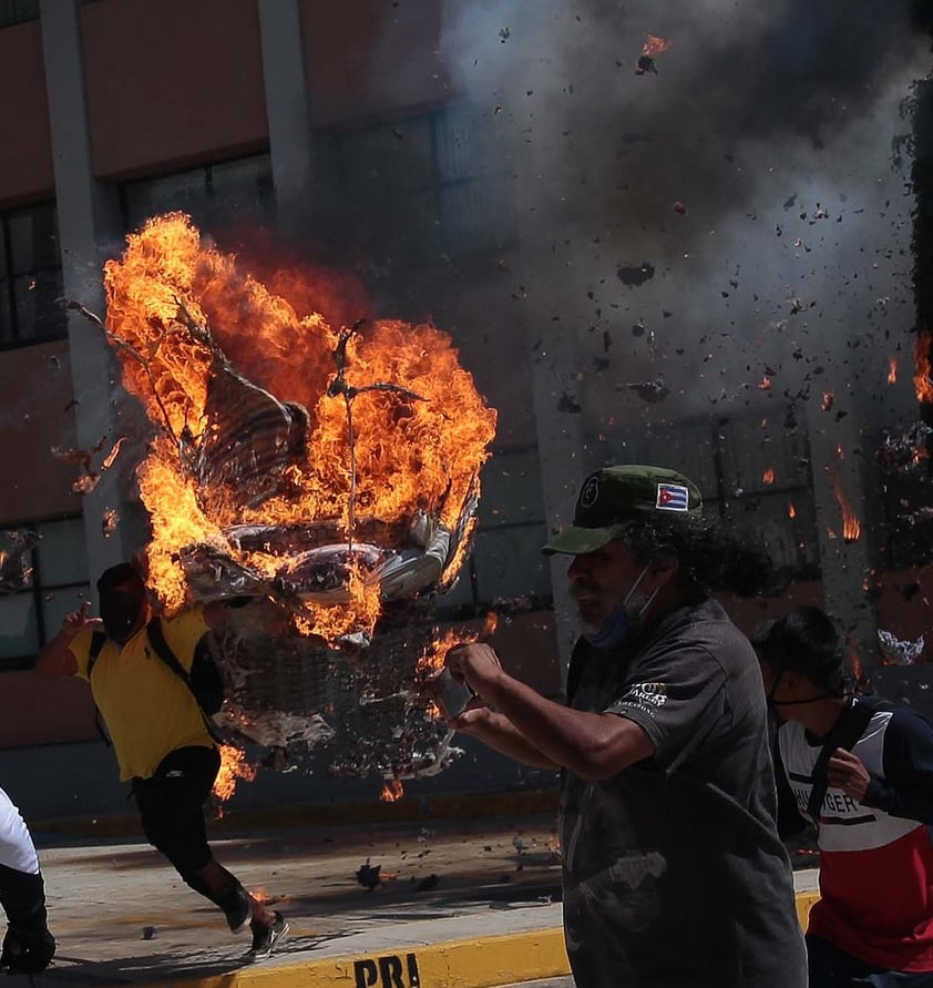 Cerca de cumplirse 6 años del caso Ayotzinapa, protestan en instalaciones de Congreso de Guerrero