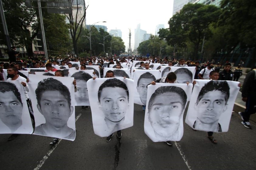 Realizan marcha en la CDMX para exigir justicia a 6 años del caso Ayotzinapa