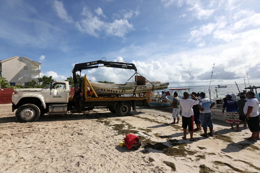 Entre evacuaciones, se alista Quintana Roo para impacto de 'Delta'