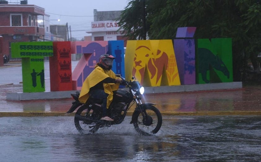 De acuerdo con Protección Civil, hasta el momento solo se han registrado afectaciones menores en Quintana Roo, tales como caída de árboles, cortes de energía eléctrica y encharcamientos.