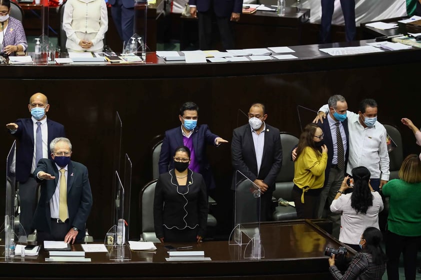 Recordó que ante la pandemia la respuesta gubernamental y social se ha enfocado 'en salvar vidas y para ello se han aplicado medidas de prevención del contagio y para evitar el colapso, en ningún momento se ha saturado el sistema de salud'.