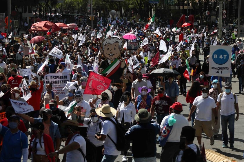 Simpatizantes de AMLO se manifiestan a su favor por las calles de la CDMX