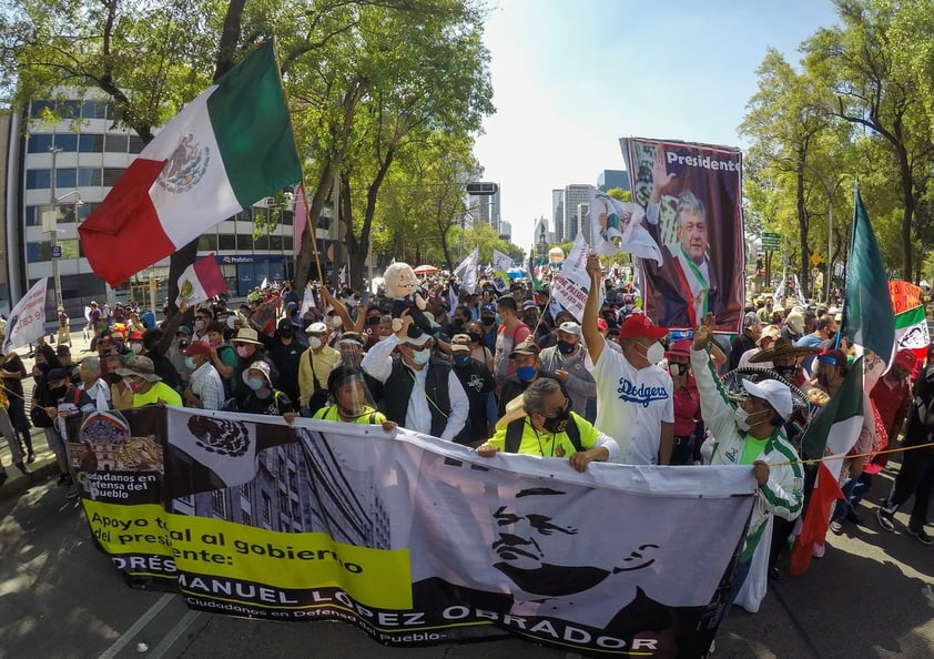 Simpatizantes de AMLO se manifiestan a su favor por las calles de la CDMX