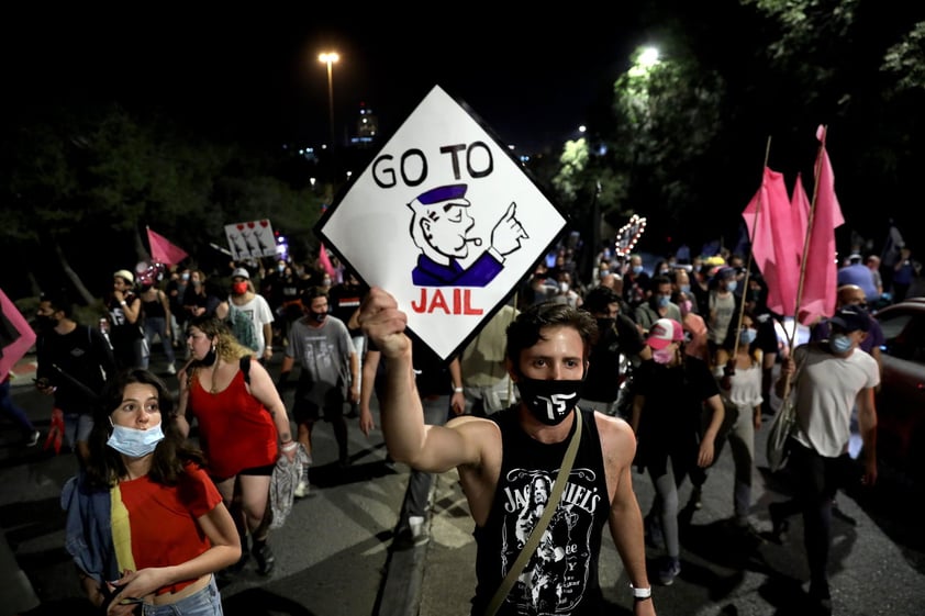 Miles de personas en Israel protestan exigiendo la dimisión de Netanyahu