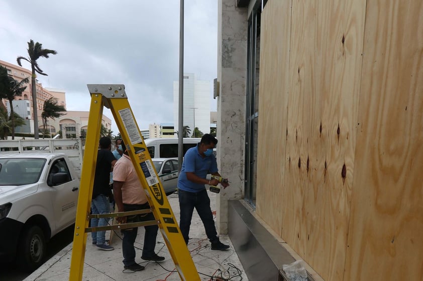 Resiente Caribe mexicano paso del huracán 'Zeta'