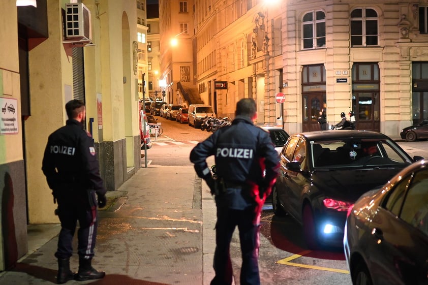 Confirma Policía 'varios muertos' tras atentados en Viena