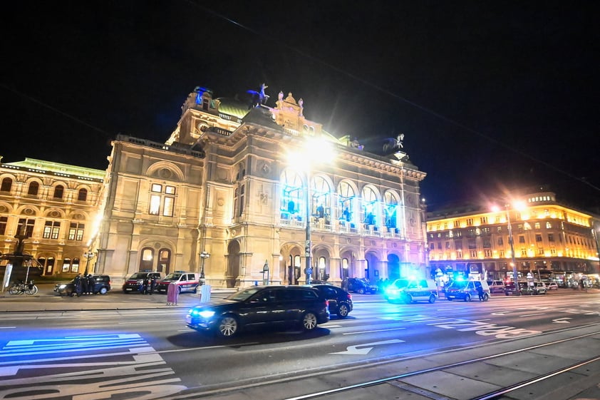 Confirma Policía 'varios muertos' tras atentados en Viena