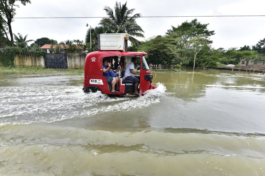 Lluvias dejan al menos 12 muertos en sureste de México