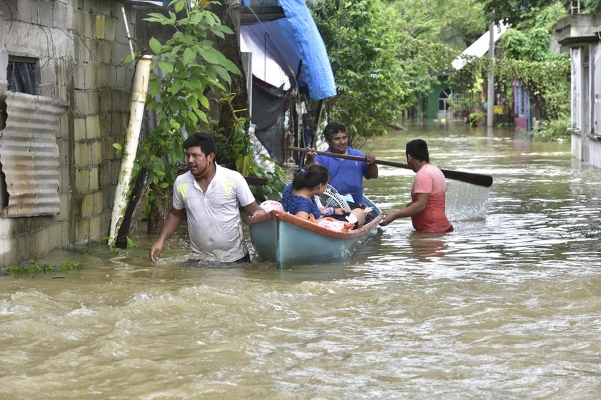 Lluvias dejan al menos 12 muertos en sureste de México