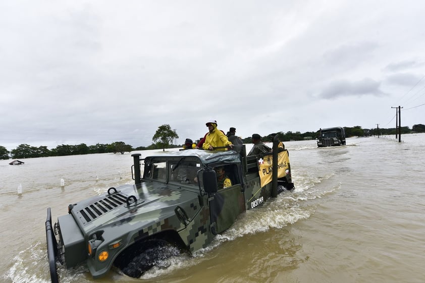 Lluvias dejan al menos 12 muertos en sureste de México