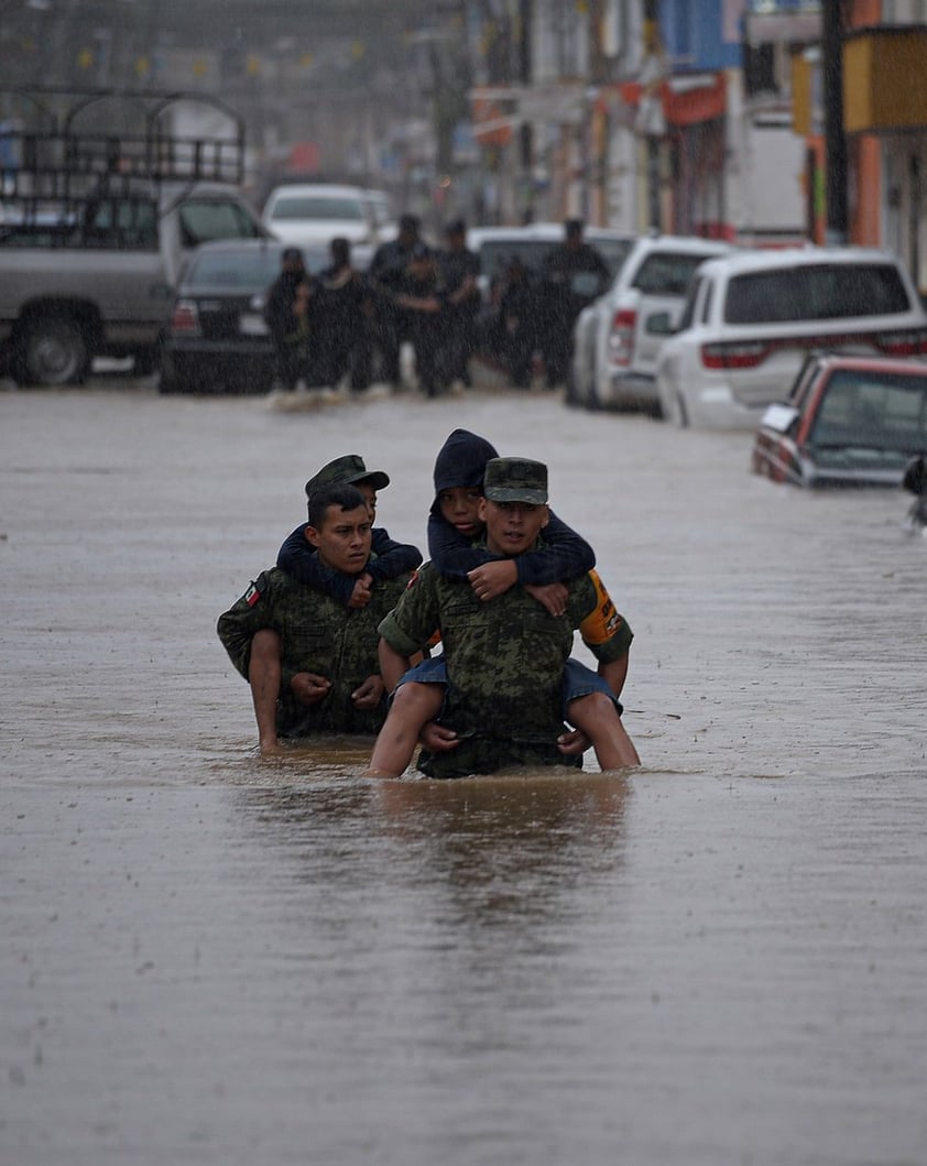 Lluvias dejan al menos 12 muertos en sureste de México