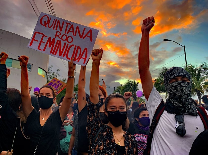 Grupos protestan por feminicidios en Cancún