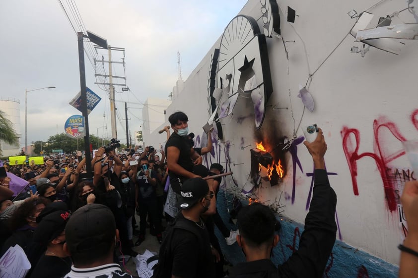 Grupos protestan por feminicidios en Cancún