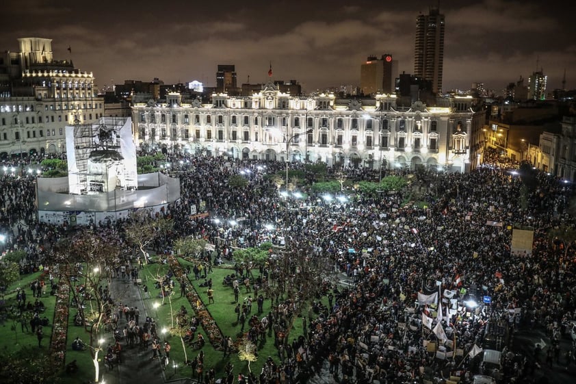 Se viven diversas manifestaciones en Perú en rechazo al gobierno de Manuel Merino