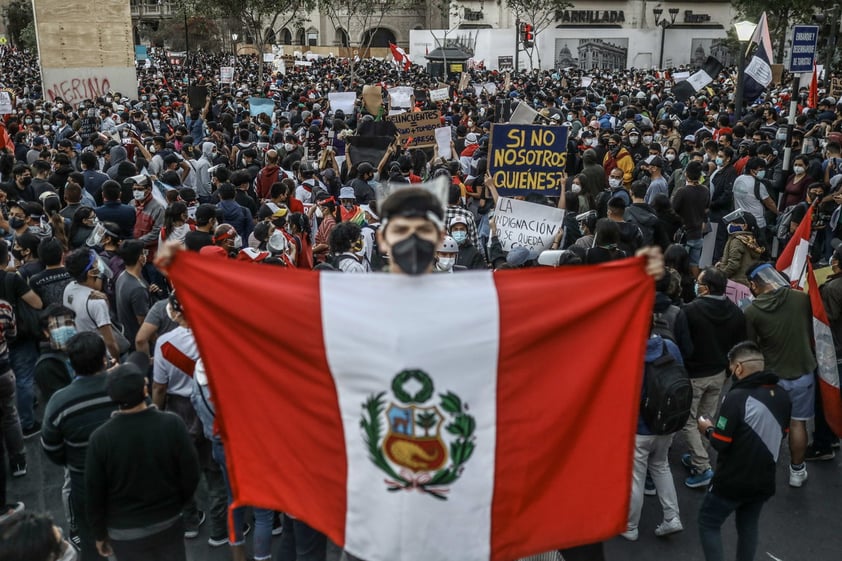 Se viven diversas manifestaciones en Perú en rechazo al gobierno de Manuel Merino