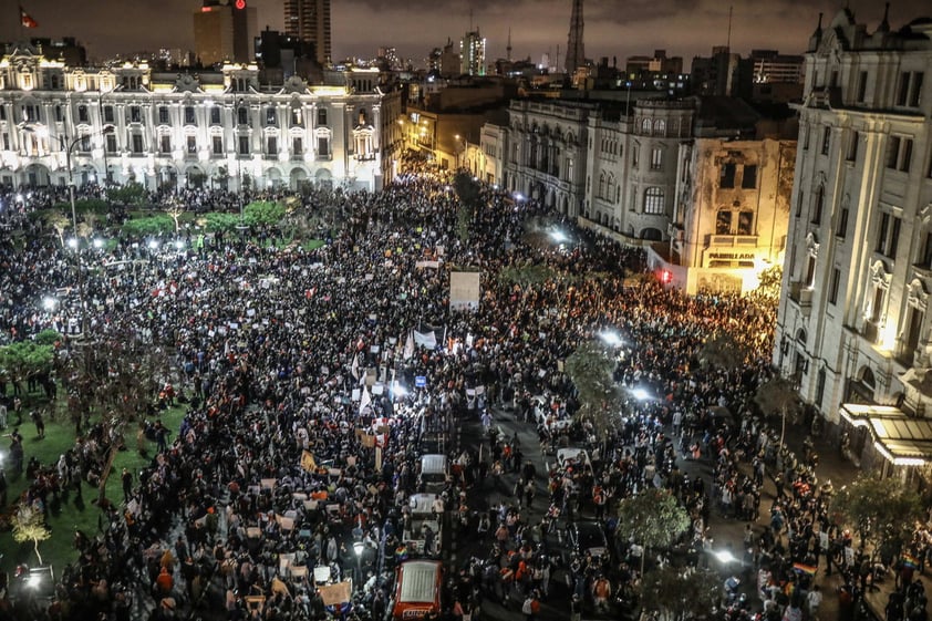 Se viven diversas manifestaciones en Perú en rechazo al gobierno de Manuel Merino