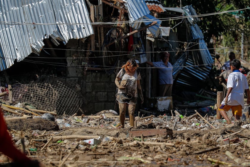 Paso de Tifón 'Vamco' en Filipinas deja al menos 39 muertos