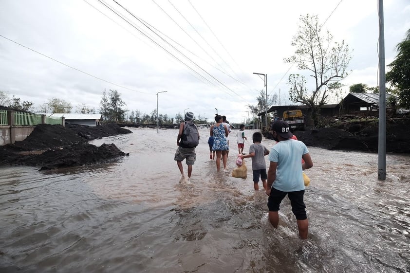 Paso de Tifón 'Vamco' en Filipinas deja al menos 39 muertos