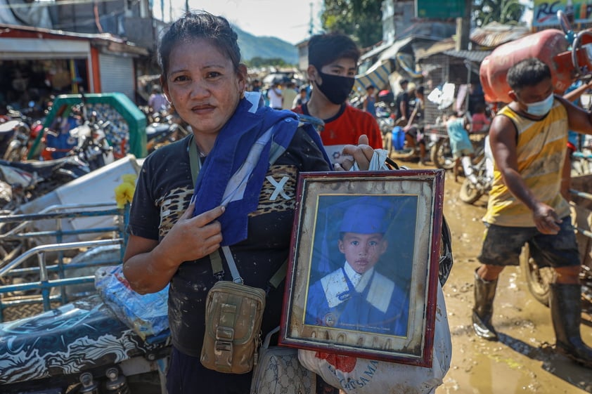 Paso de Tifón 'Vamco' en Filipinas deja al menos 39 muertos