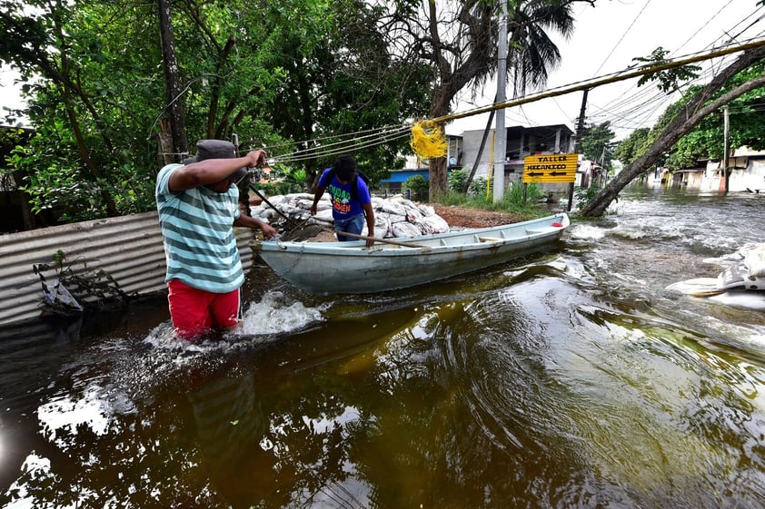 Desplazamiento de tormenta 'Iota' pone en alerta a sur de México