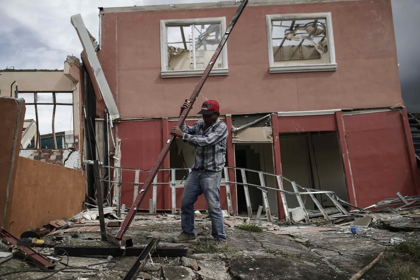 Hundimiento destruye más de 30 casas en Costa Rica