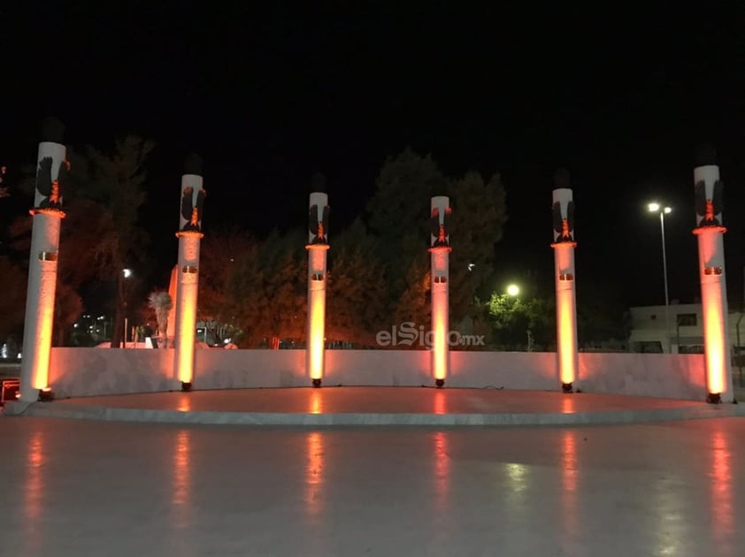 Torreón se ilumina de naranja contra violencia hacia las mujeres