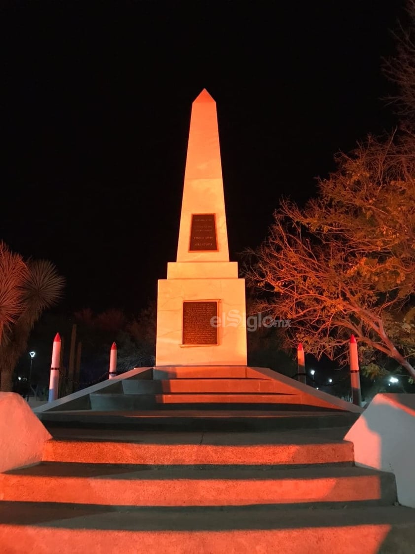 Torreón se ilumina de naranja contra violencia hacia las mujeres