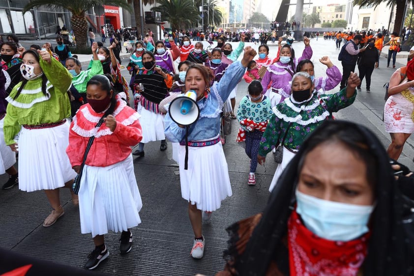 Registran destrozos durante marcha contra violencia de género en CDMX