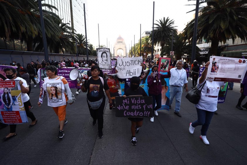 Registran destrozos durante marcha contra violencia de género en CDMX