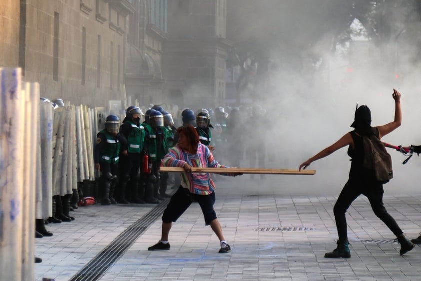 Registran destrozos durante marcha contra violencia de género en CDMX