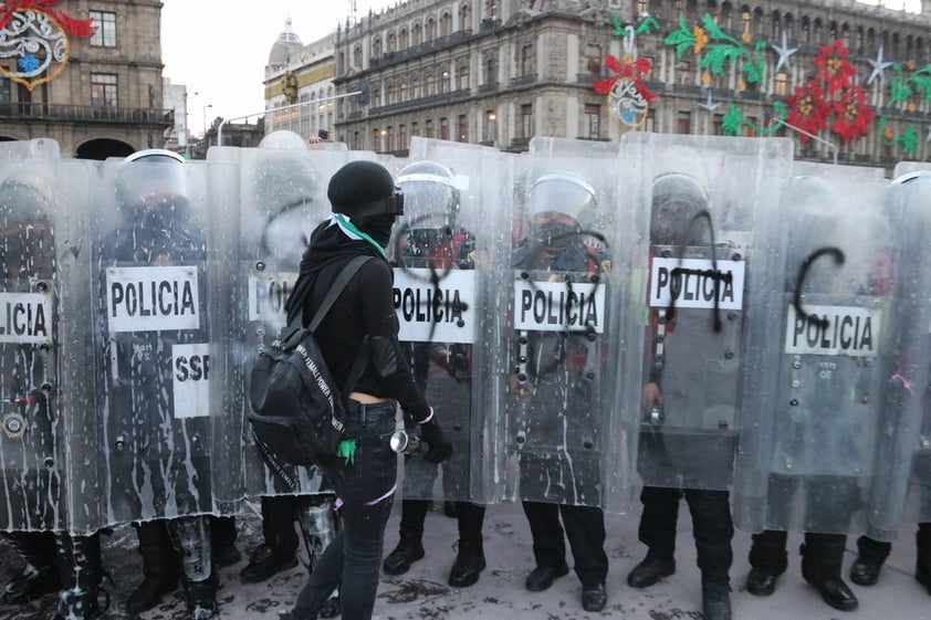 Registran destrozos durante marcha contra violencia de género en CDMX