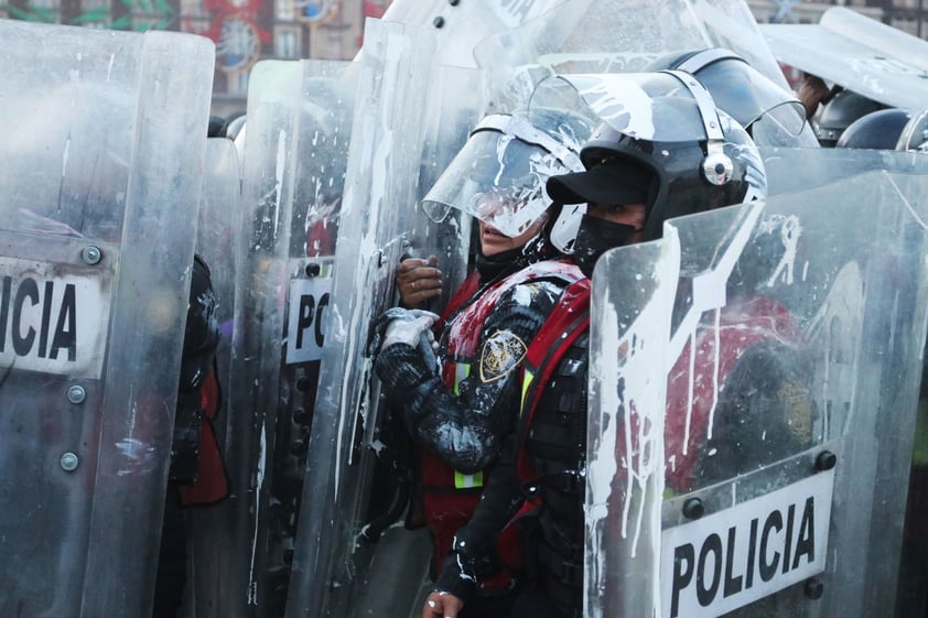 Registran destrozos durante marcha contra violencia de género en CDMX