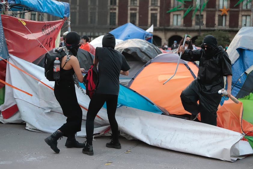 Registran destrozos durante marcha contra violencia de género en CDMX