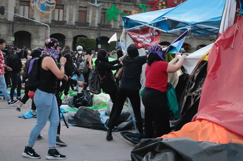 Registran destrozos durante marcha contra violencia de género en CDMX