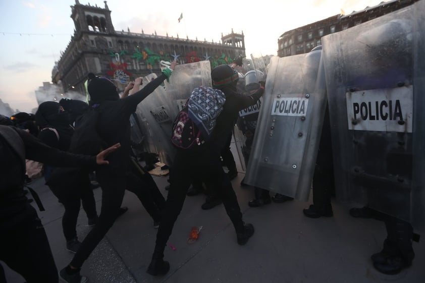 Registran destrozos durante marcha contra violencia de género en CDMX