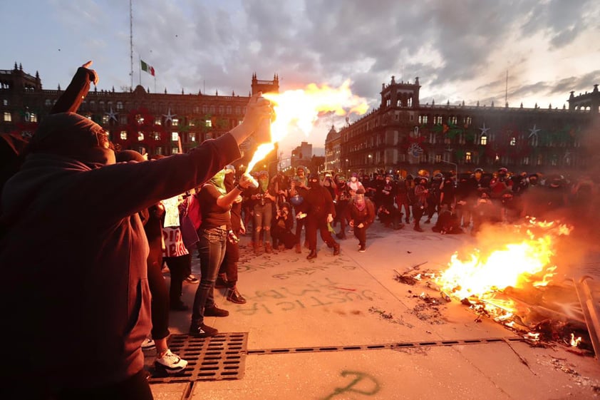 Registran destrozos durante marcha contra violencia de género en CDMX