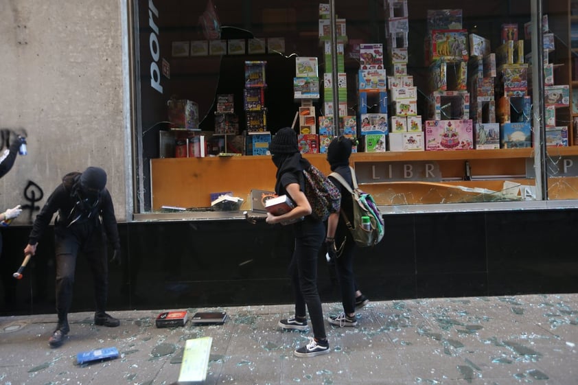 Registran destrozos durante marcha contra violencia de género en CDMX