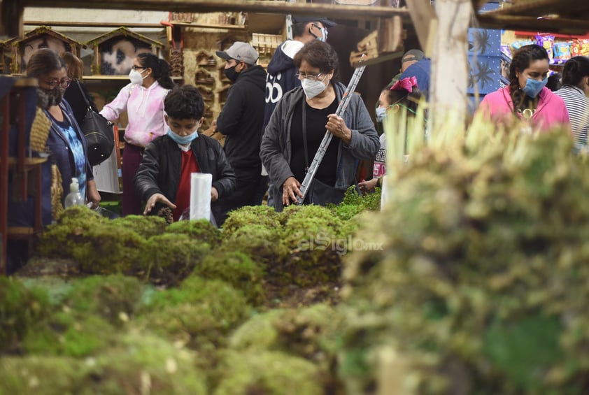 Inauguran y dan la bendición al mercadito navideño de Torreón